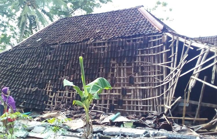  Hujan Deras Guyur Gunungkidul, Robohkan Rumah Mbah Surip