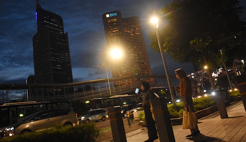 Jakarta PPKM Level 1, Pekerja Sektor Non Esensial WFO 75 Persen - Bagian 1