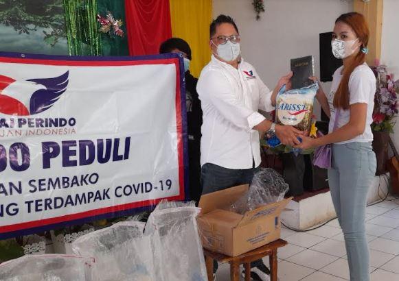 Perkuat Iman, Gerkindo Bagikan Sembako dan Kitab Suci di GSPDI Minahasa Utara