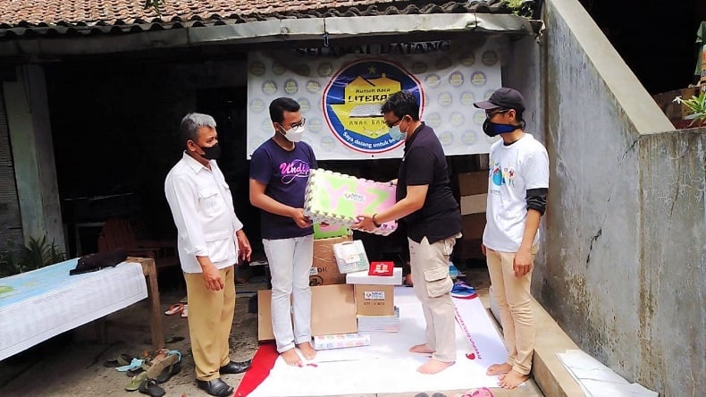 title MNC Peduli Salurkan Bantuan ke Rumah Baca di Semarang untuk Pacu Pendidikan Usia Dini MNC Peduli Salurkan Bantuan ke Rumah Baca di Semarang untuk Pacu Pendidikan Usia Dini