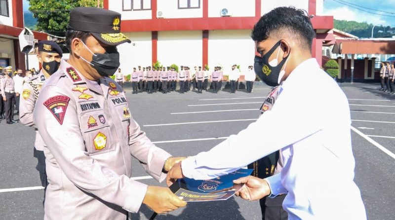 49 Anggota Polisi Dapat Penghargaan dari Kapolda Maluku Utara