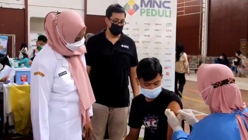 title Masyarakat Sambut Antusias Vaksinasi Massal Dinkes Kuningan dan MNC Peduli Masyarakat Sambut Antusias Vaksinasi Massal Dinkes Kuningan dan MNC Peduli