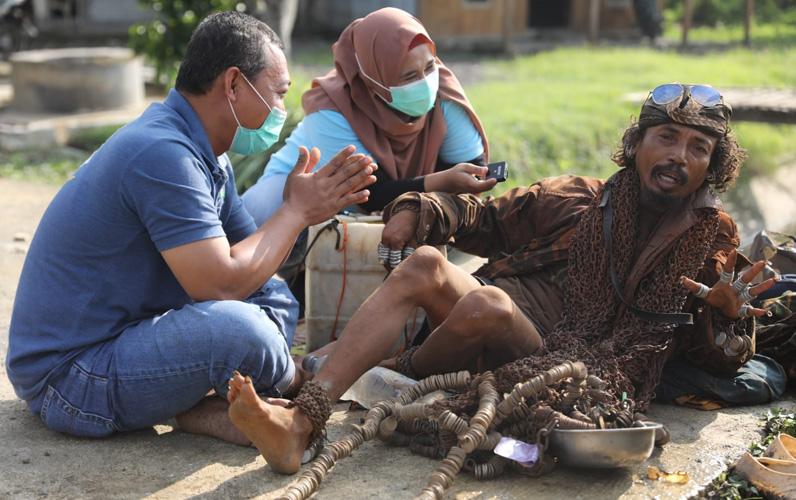 Kisah Sukaryo Adi Putro, Warga Demak Hobi Mencari Pengidap Gangguan Jiwa di Jalanan