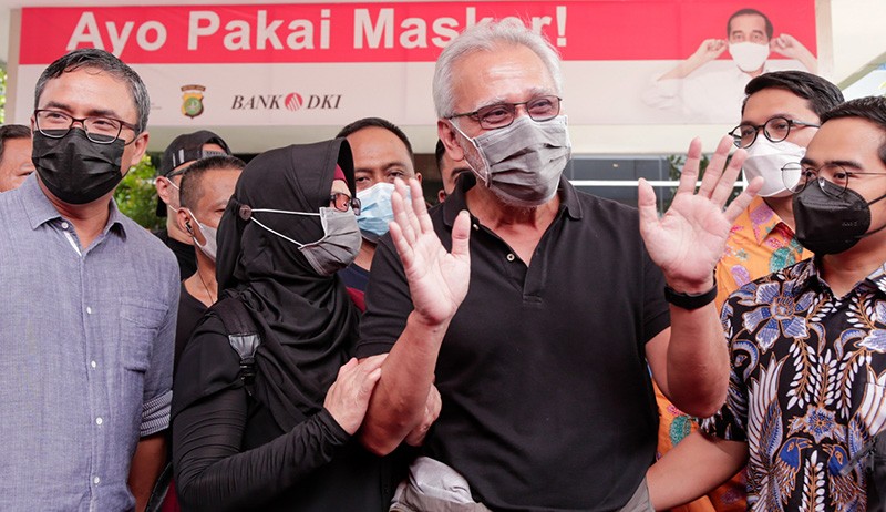 Iwan Fals dan Istri Datangi Polda Metro Jaya - Bagian 2