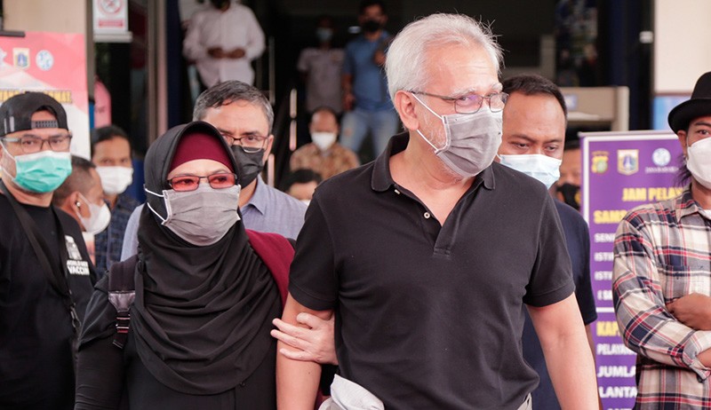 Iwan Fals dan Istri Datangi Polda Metro Jaya - Bagian 3