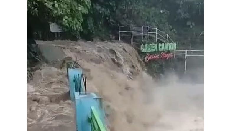 Debit Air Sungai Cibeet di Green Canyon Karawang Tinggi, Warga Diimbau Waspada