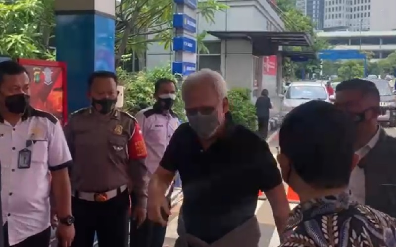  Ditemani Keluarga, Iwan Fals Laporkan Dugaan Pencemaran Nama Baik ke Polda Metro 