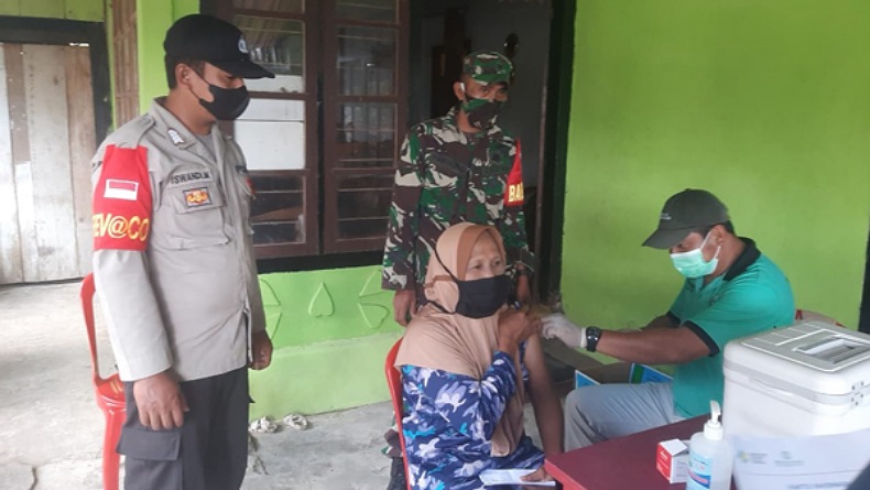 Vaksinasi Massal di 5 Lokasi Bolmong Timur Diikuti Ratusan Warga