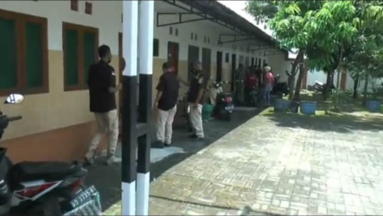 Terjaring Razia, Pasangan Tak Resmi di Klaten Coba Kabur Naik Motor