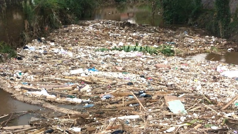 Musim Hujan Tiba, Banjir Melanda, Ini Penampakan Sampah di Bojongsoang 