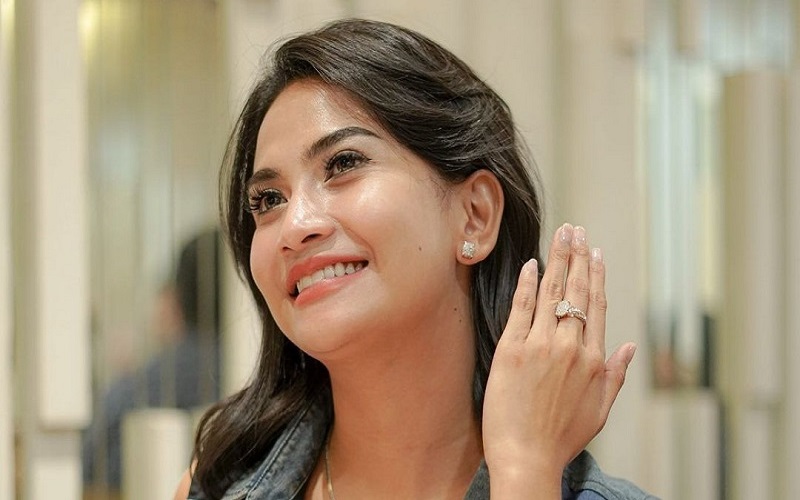 title Mobil Vanessa Angel Kecelakaan di Tol Jombang, Polisi: 2 Meninggal Dunia Mobil Vanessa Angel Kecelakaan di Tol Jombang, Polisi: 2 Meninggal Dunia
