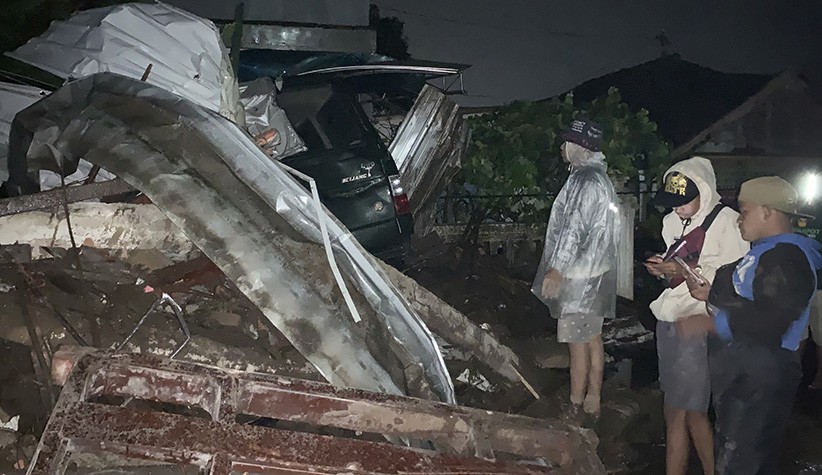 Banjir Bandang Terjang Kota Batu, 3 Orang Hanyut Masih Dicari - Bagian 2