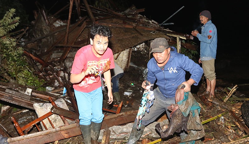 Banjir Bandang Kota Batu, Rumah-Rumah Kokoh Kini Tinggal Puing - Bagian 2
