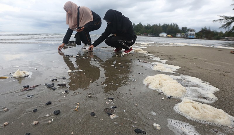 Pantai Ulee Lheu Banda Aceh Tercemar Batu Bara - Bagian 2