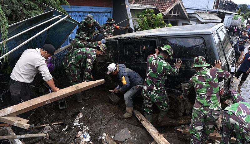 Penampakan dari Udara Pencarian Korban Banjir Bandang Batu, 6 Jenazah Ditemukan - Bagian 3