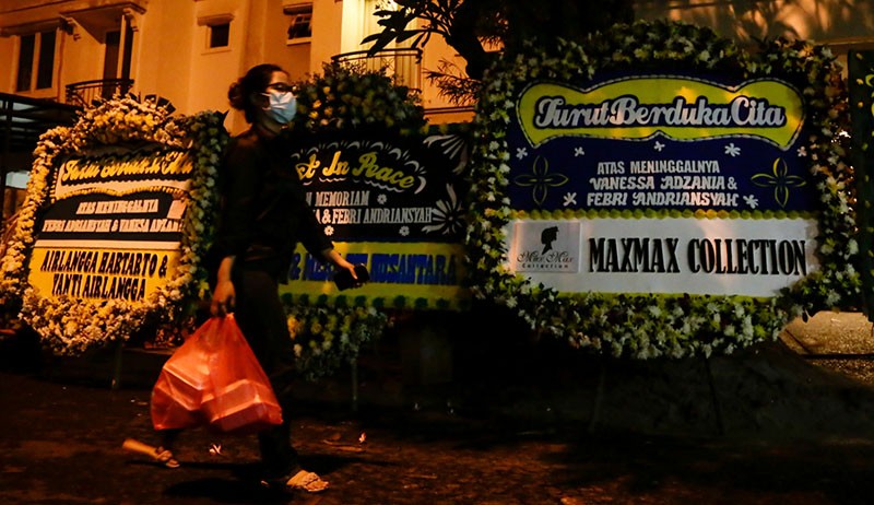 Vanessa Angel dan Suami Dimakamkan Bersebelahan Sebelum Sholat Jumat 