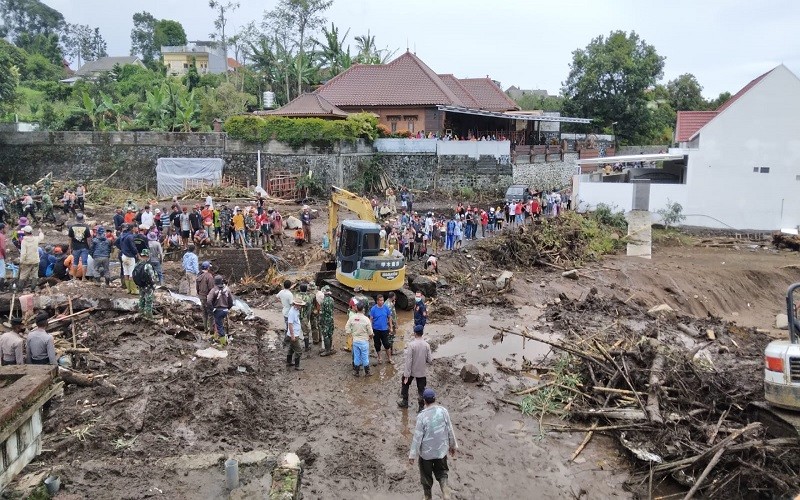 title Pemkot Batu Tetapkan Tanggap Darurat Bencana Banjir Bandang Selama 2 Minggu Pemkot Batu Tetapkan Tanggap Darurat Bencana Banjir Bandang Selama 2 Minggu