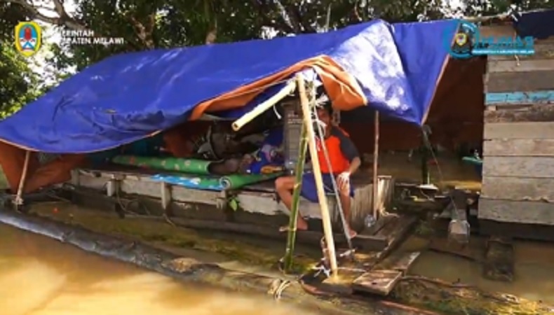 Ribuan Warga Melawi Kalbar Mengungsi akibat Banjir