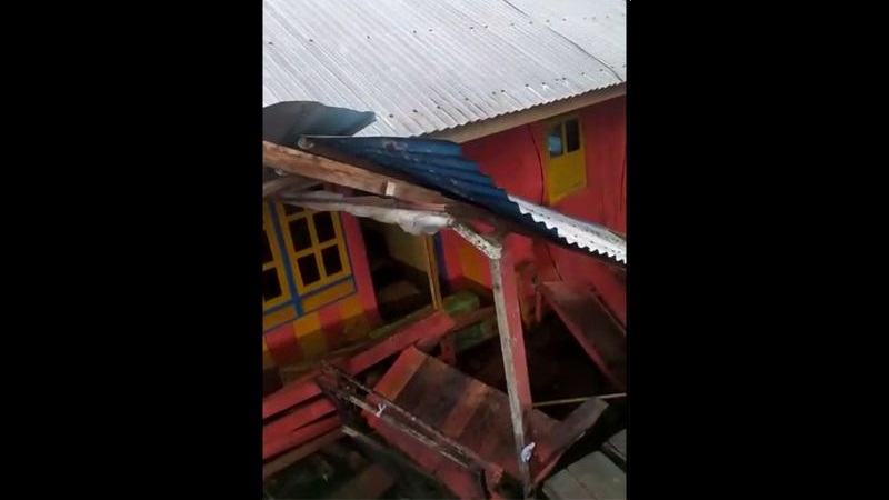 Rumah Warga Roboh akibat Gempa Bumi Magnitudo 3,4 di Desa Sawai Maluku Tengah