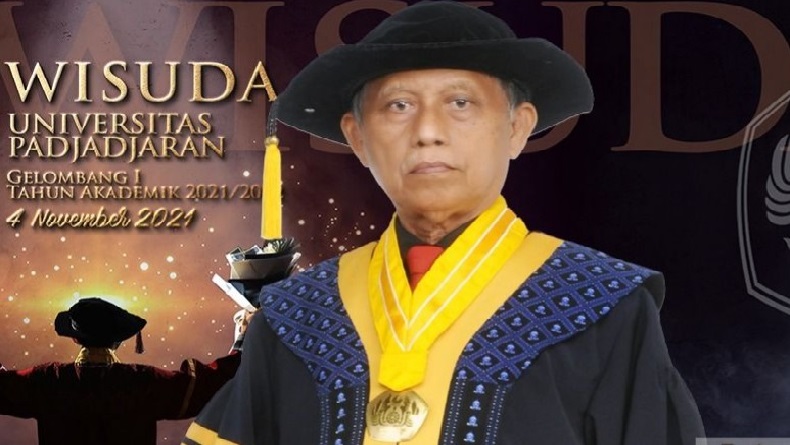 Kisah Kakek Luar Biasa, Imam Suhardjo Raih Gelar Doktor di Usia 73 tahun