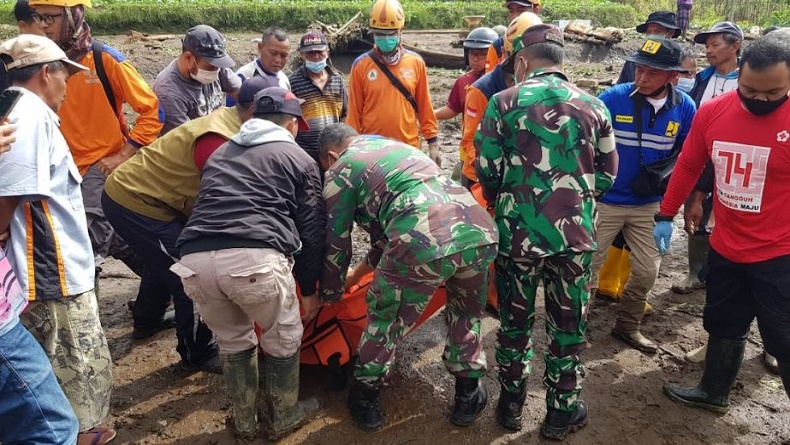 title Update Korban Bencana Banjir Bandang di Kota Batu: 6 Orang Tewas, 3 Hilang Update Korban Bencana Banjir Bandang di Kota Batu: 6 Orang Tewas, 3 Hilang