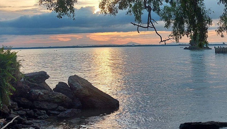 5 Pantai Di Balikpapan Kalimantan Timur Bisa Nikmati Sunset Dan Dinner