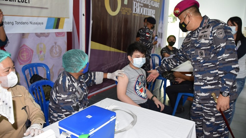 TNI AL Gelar Serbuan Vaksinasi Maritim di Kampus Unklab
