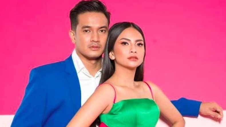 title Permintaan Keluarga, Vanessa Angel dan Bibi Ardiansyah Dikuburkan Satu Liang Lahat Permintaan Keluarga, Vanessa Angel dan Bibi Ardiansyah Dikuburkan Satu Liang Lahat