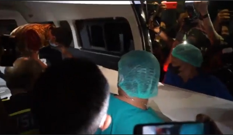 title Kisah Crazy Rich Surabaya Gendong Anak Vanessa Gala Sky di Lokasi Kecelakaan Kisah Crazy Rich Surabaya Gendong Anak Vanessa Gala Sky di Lokasi Kecelakaan