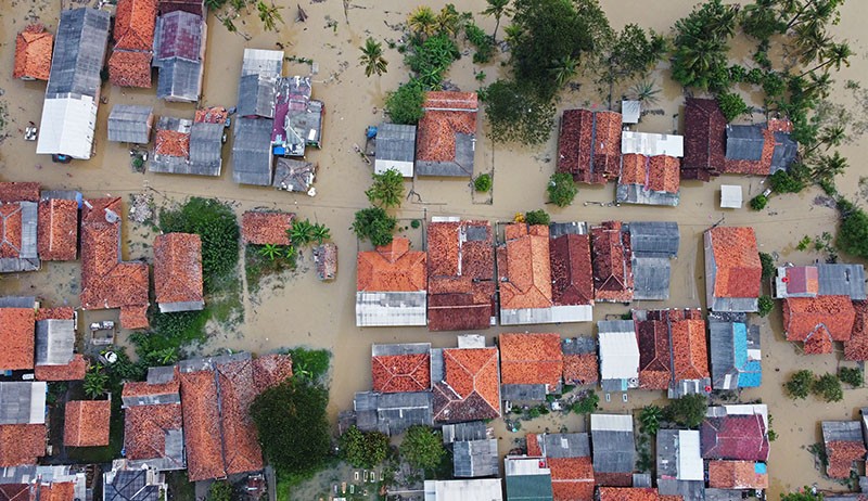 Ratusan Rumah Terendam Banjir akibat Luapan Sungai Cibeet Karawang - Bagian 2