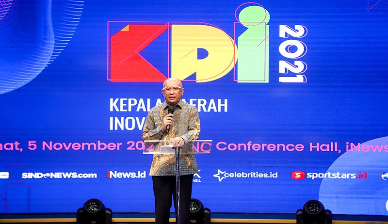 Kepala Daerah Berprestasi Terima Penghargaan KDI 2021 - Bagian 3