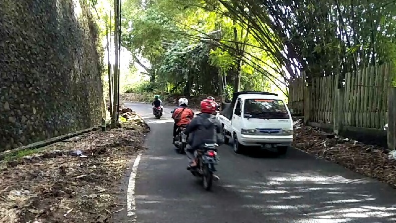 Jalan Kolonel Masturi Masih Rawan Longsor, Truk dan Bus Pariwisata Dilarang Melintas