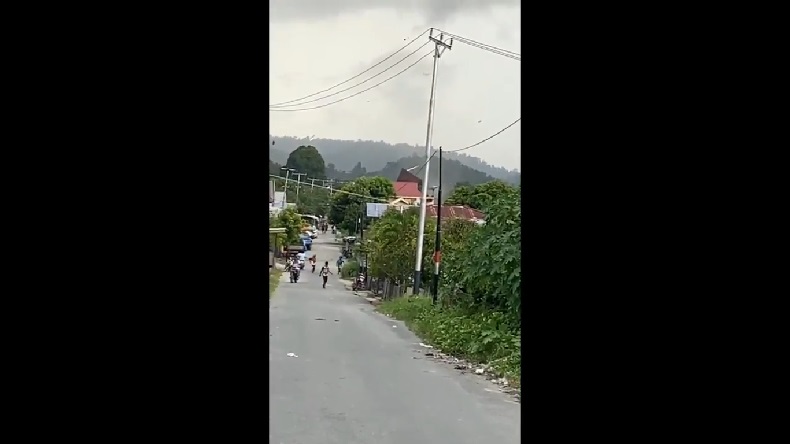 7 Rumah Rusak Dihantam Puting Beliung, Angin Berputar-putar Viral di Medsos