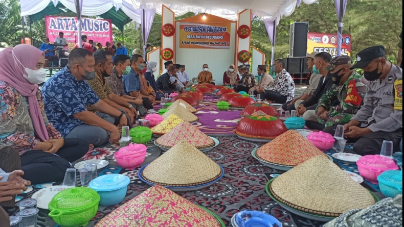 Merawat Tradisi, Warga Desa Batu Belubang Bangka Gelar Festival Ganggong Milang Arei
