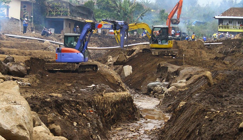 1.750 Personel Gabungan Bantu Tangani Dampak Banjir Bandang Kota Batu - Bagian 1