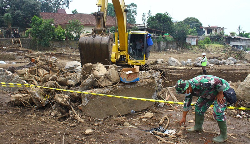 1.750 Personel Gabungan Bantu Tangani Dampak Banjir Bandang Kota Batu - Bagian 3