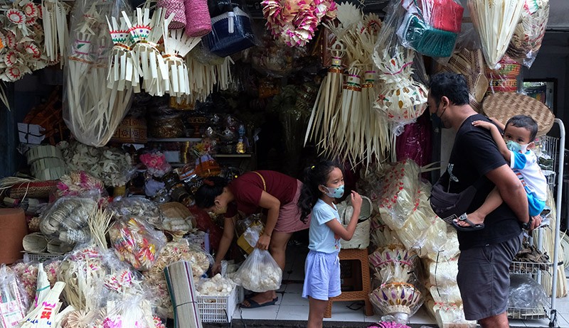 Persiapan Warga Bali Sambut Hari Raya Galungan - Bagian 3
