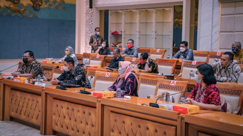 title Ribuan Penerima KIS-PBI di Solo Dinonaktifkan, DPR Segera Panggil BPJS Kesehatan Ribuan Penerima KIS-PBI di Solo Dinonaktifkan, DPR Segera Panggil BPJS Kesehatan