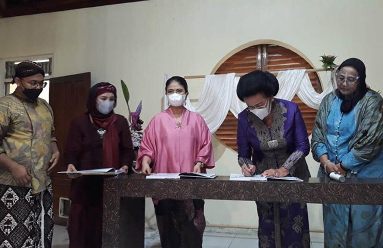 Luncurkan Buku 103 Karya Kartini Indonesia, GKR Hemas Kagum Inovasi Batik Ecoprint