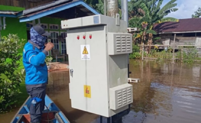 PLN Pulihkan Listrik di Sanggau akibat Banjir, 102 Gardu Menyala, 68 Masih Padam 
