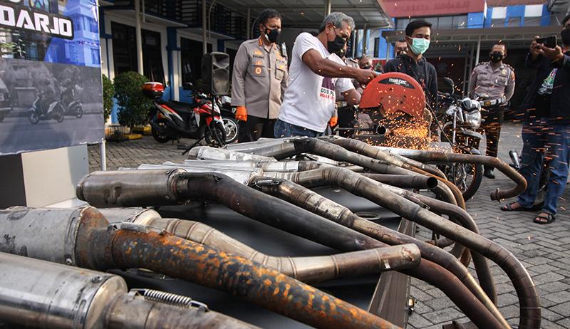 142 Motor Hasil Razia Balap Liar Disita Polisi, Knalpot Brong Dimusnahkan - Bagian 2