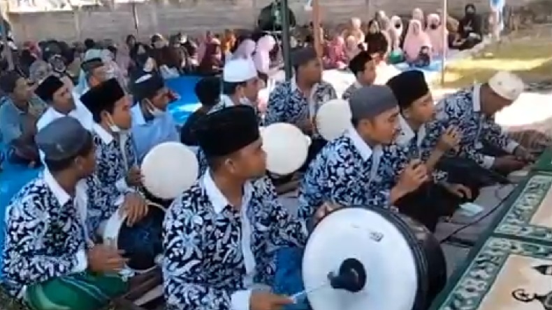 Dapat Sertifikat Tanah, Umat Islam dan Hindu di Buleleng Gelar Doa Bersama Dapat Sertifikat Tanah, Umat Islam dan Hindu di Buleleng Gelar Doa Bersama