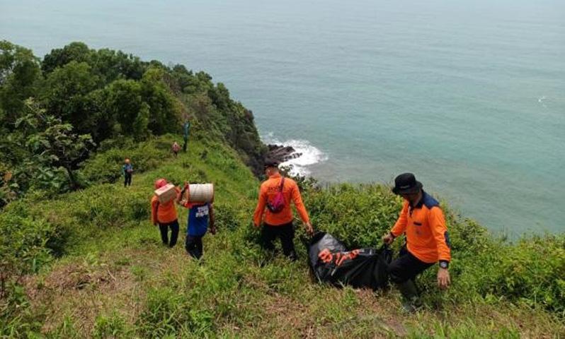 Diduga Terjatuh dari Bukit Karangbolong, Warga Kebumen Hilang Tenggelam