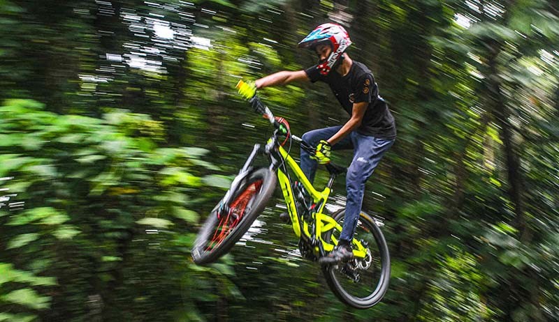 Berlatih Skill Sepeda Gunung di Hutan Universitas Indonesia - Bagian 1