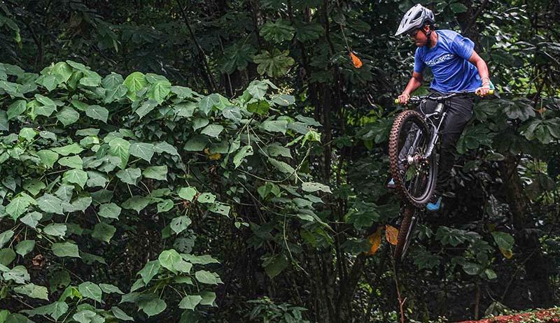 Berlatih Skill Sepeda Gunung di Hutan Universitas Indonesia - Bagian 4