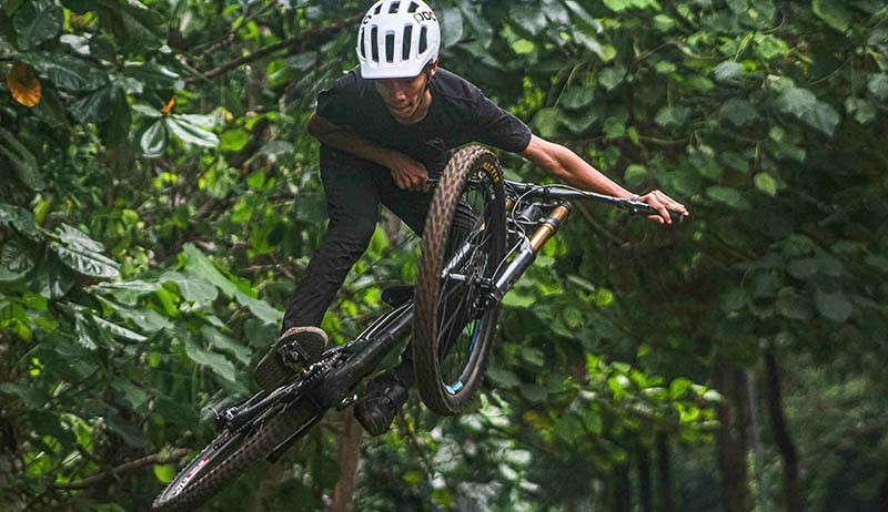 Berlatih Skill Sepeda Gunung di Hutan Universitas Indonesia - Bagian 2
