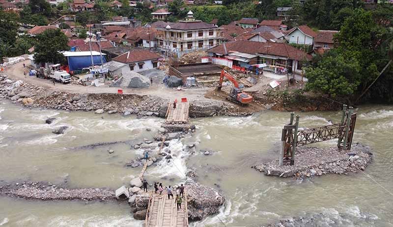 Jembatan Lebak Sudah 2 Tahun Rusak, Akses Menuju Negeri di Atas Awan Putus - Bagian 1