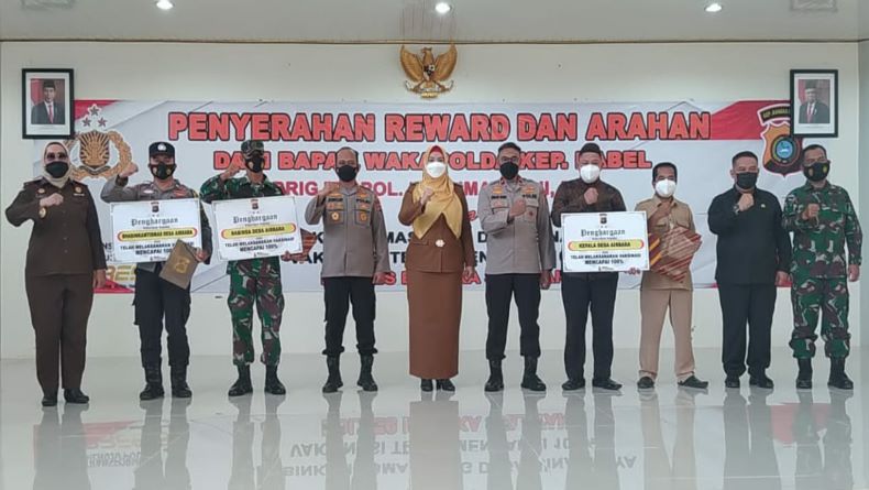 Target Vaksinasi Capai 100 Persen, Desa Airbara Dapat Penghargaan  Polda Babel