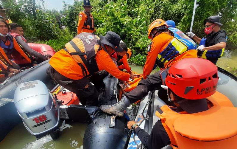 Diduga Ceburkan Diri, Warga Pekalongan Tewas Tenggelam di Sungai Sipait 