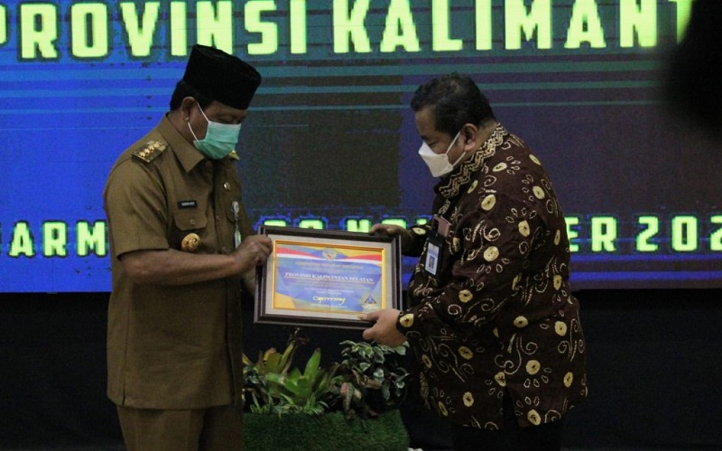 title Pemprov Kalsel Raih WTP 8 Kali Berturut-turut dari Kementerian Keuangan Pemprov Kalsel Raih WTP 8 Kali Berturut-turut dari Kementerian Keuangan